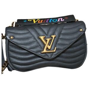 Bolso de Cadena LOUIS VUITTON Nueva Onda Love Lock Cuero Acolchado 
Bag
